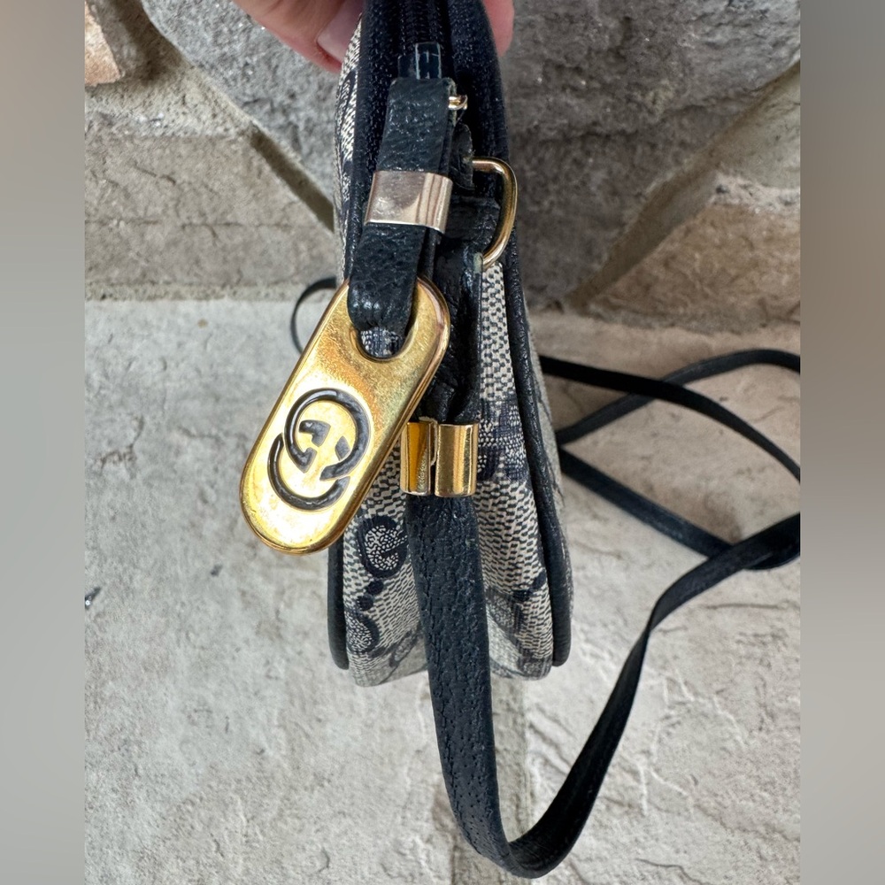 Gucci Vintage Oval Crossbody in Navy - Picture 10 of 16